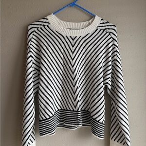 Studio Chevron Patterned Black and White Sweater
